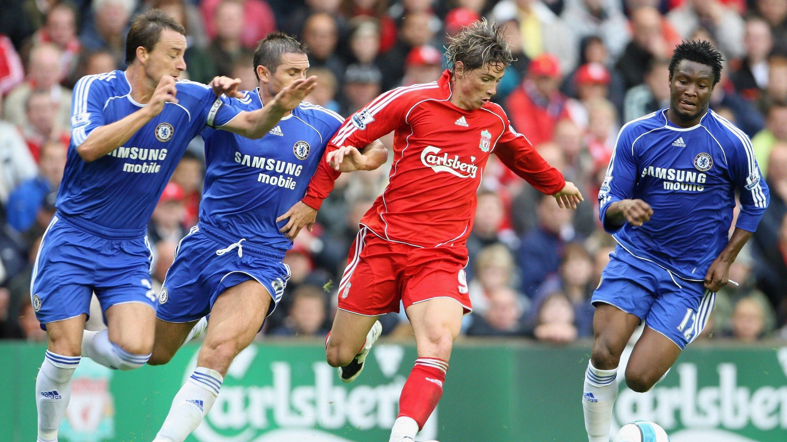 世界杯:国际足联试行“解说双语同屏字幕” 照顾多语种观众需求