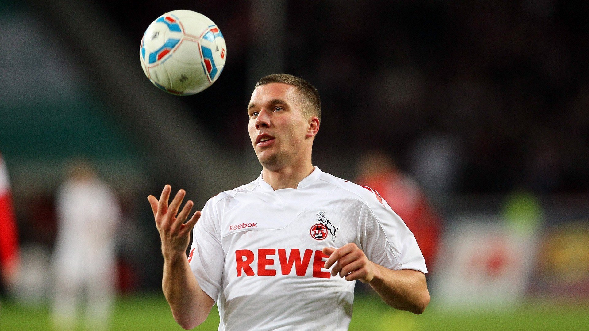 电动方程式Formula E首尔站 雨战频发撞车事故 安全车领跑多圈